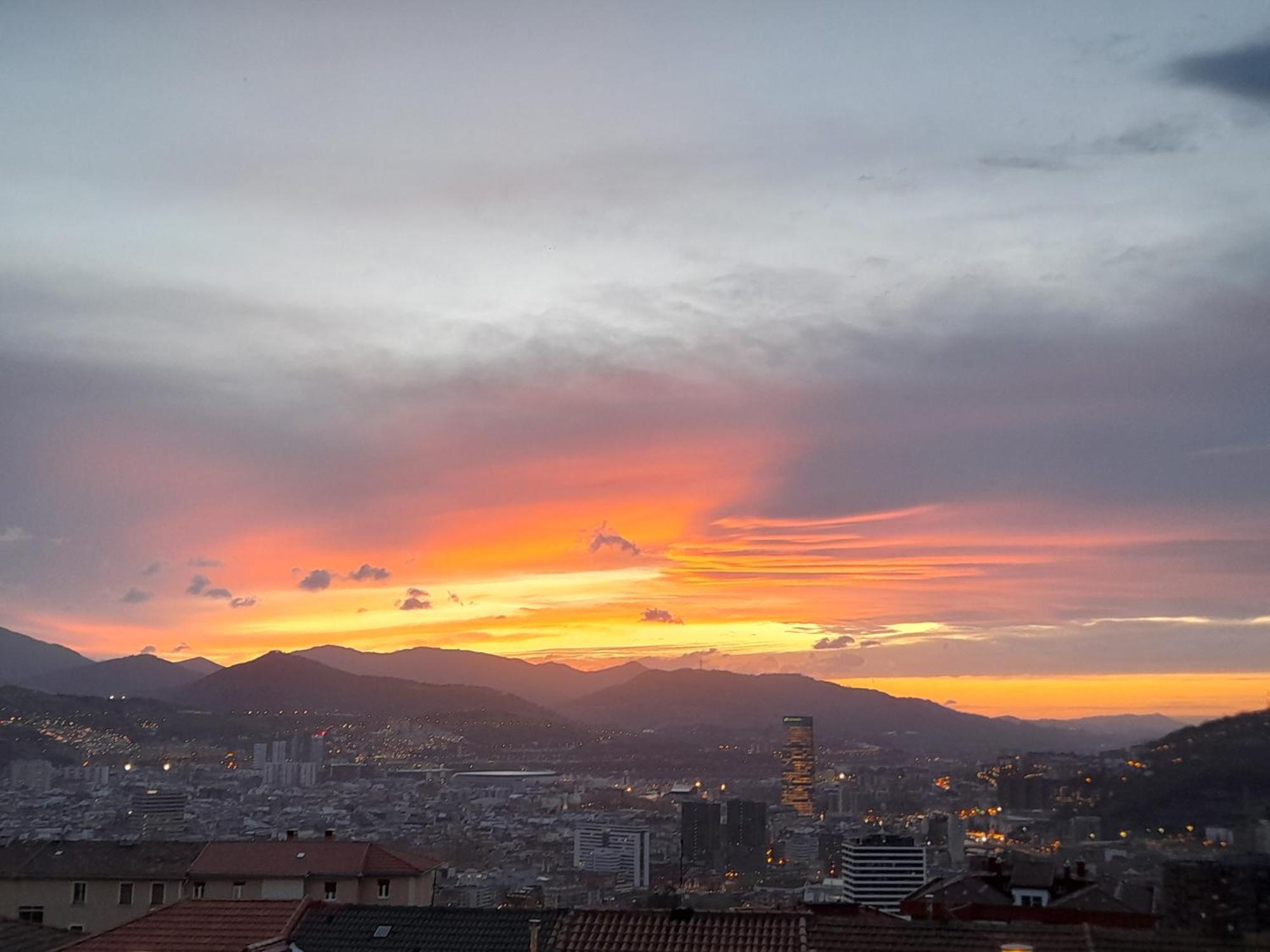 Calida Estancia Descubre La Ciudad Bilbao Eksteriør billede